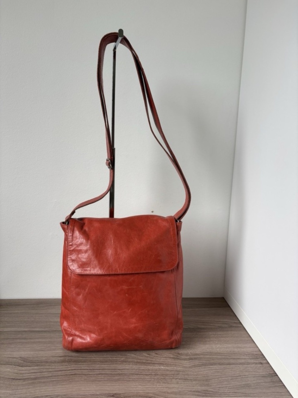 M0851 Crossboy 100% Leather Orange Made In Canada Authentic ❤️ thefashionseller